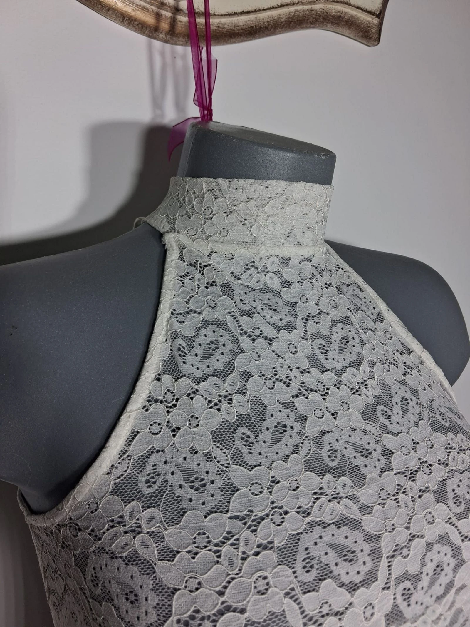 Top Stradivarius dentelle florale blanche col roulé taille S – photo 2
